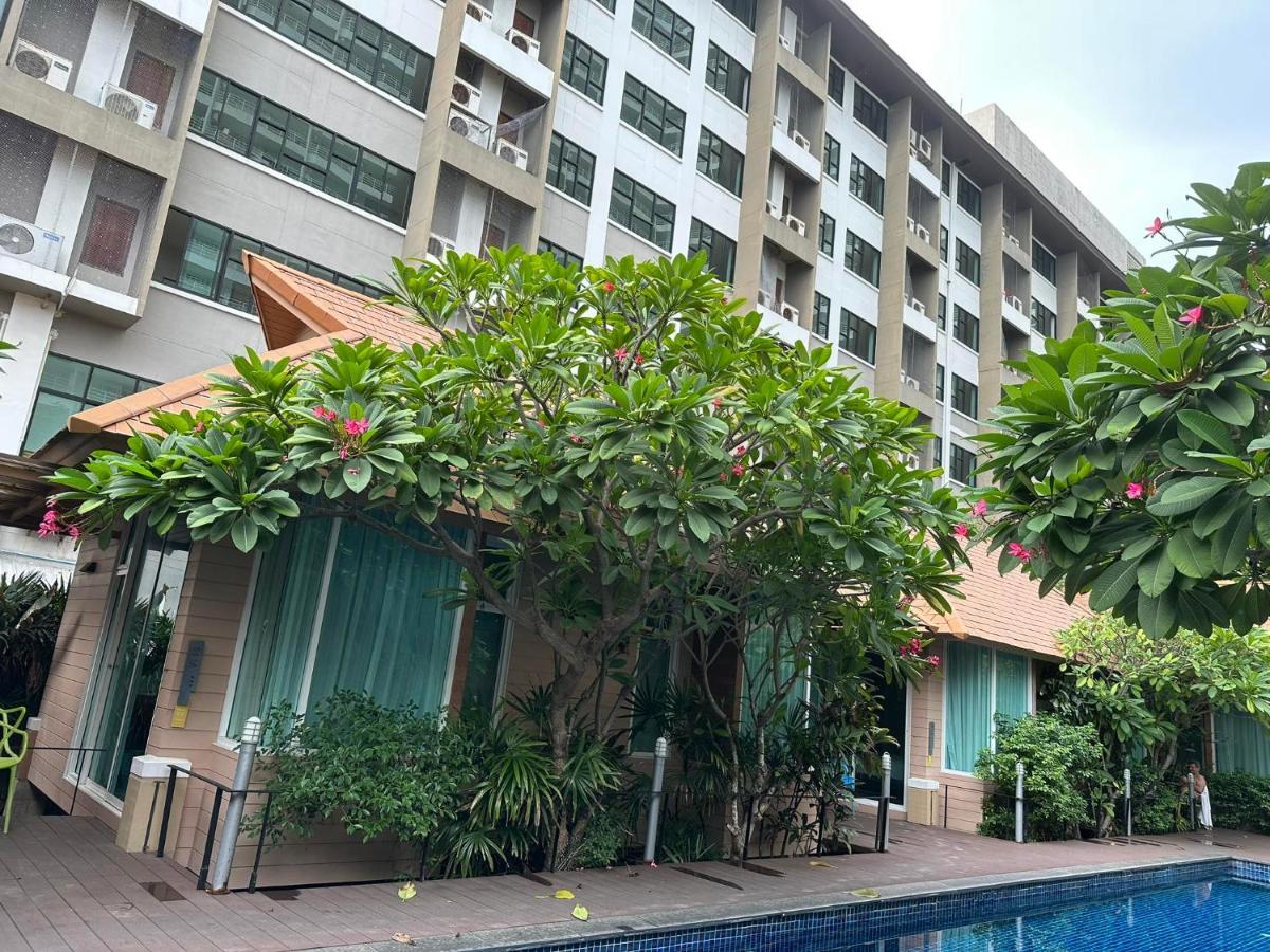 Bbhouse Pattaya Hotel Exterior photo