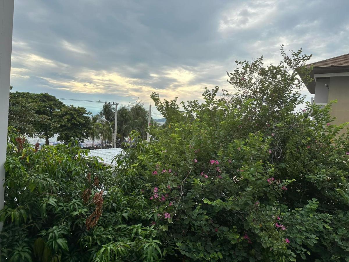 Bbhouse Pattaya Hotel Exterior photo