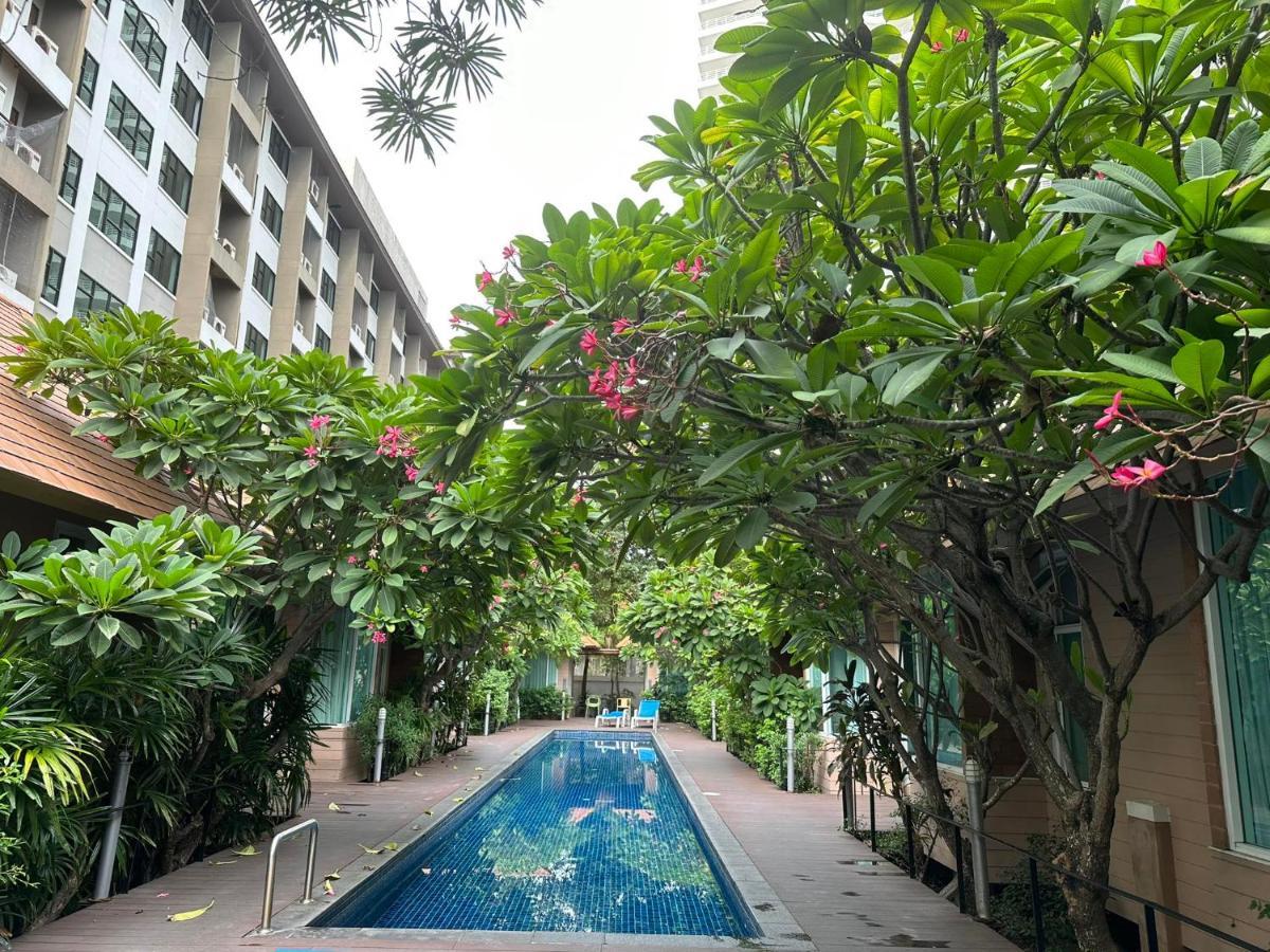 Bbhouse Pattaya Hotel Exterior photo
