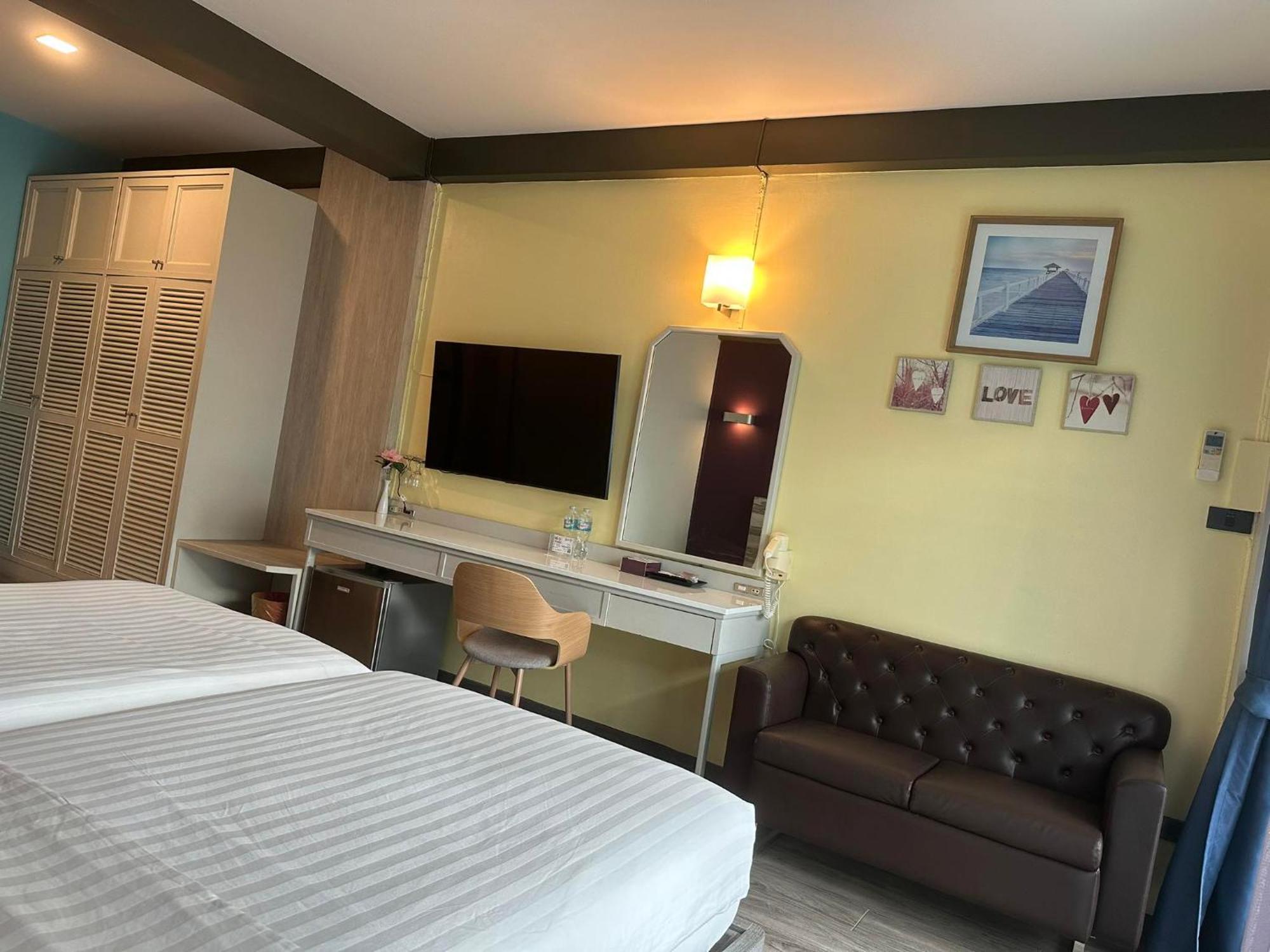 Bbhouse Pattaya Hotel Exterior photo