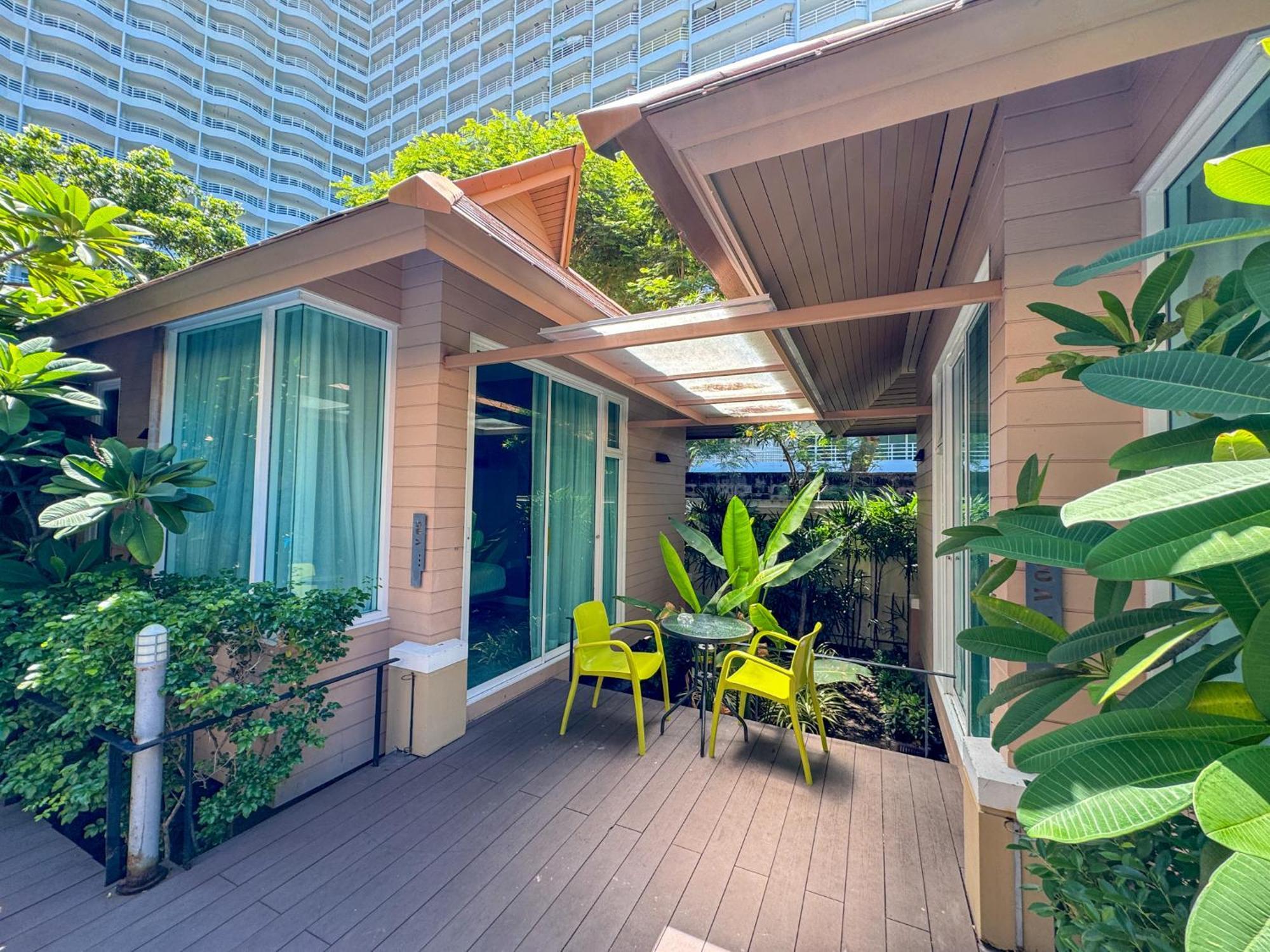 Bbhouse Pattaya Hotel Exterior photo