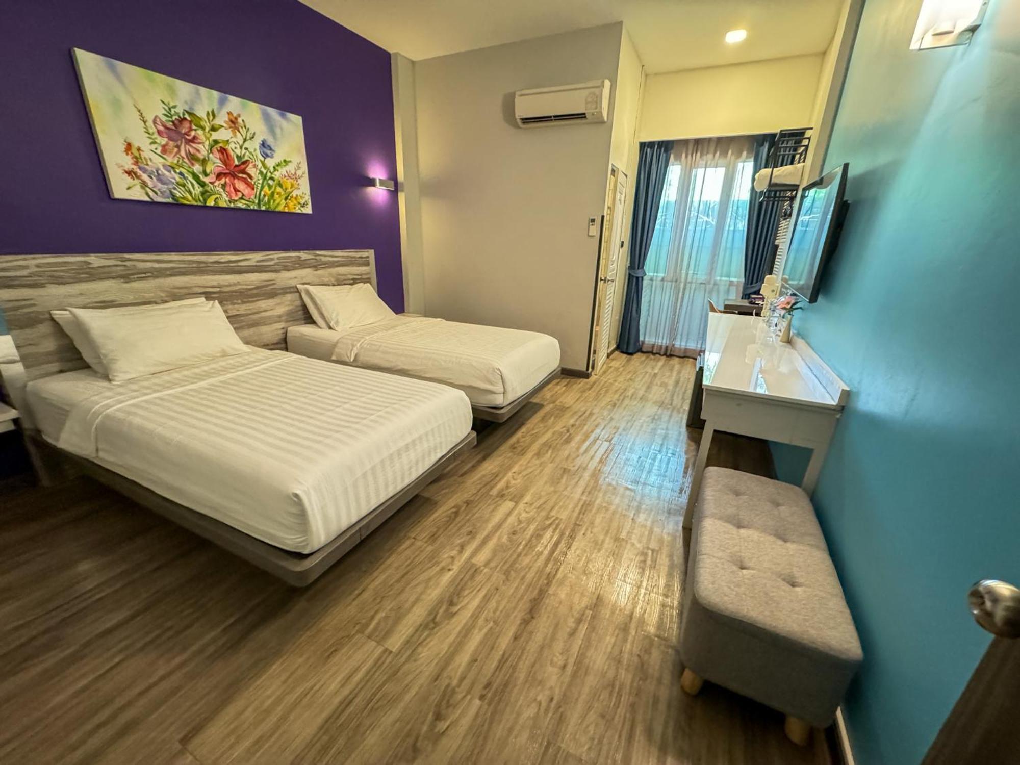 Bbhouse Pattaya Hotel Exterior photo